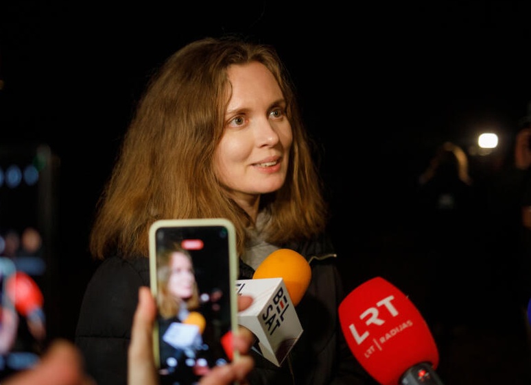 Пустила подругу переночевать после ссоры с мужем. Она привезла три чемодана